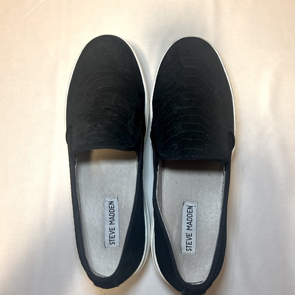 STEVE MADDEN Women’s Black Suede Platform Slip-On, Size 10B - Picture 9 of 15